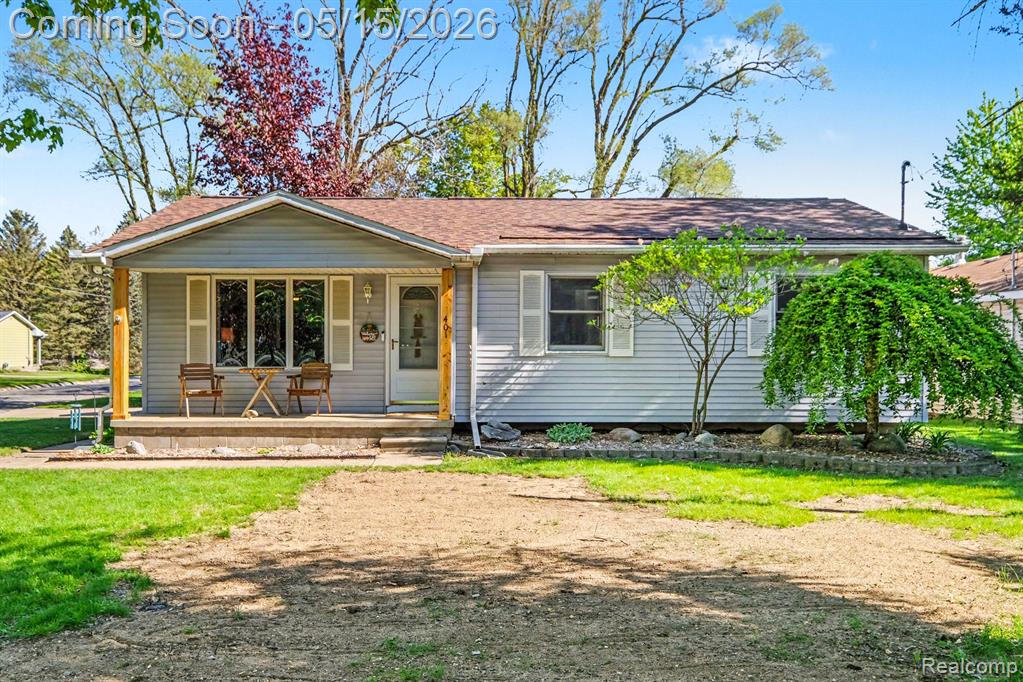 401 Lakeview Street, Holly, MI 48442 — front exterior