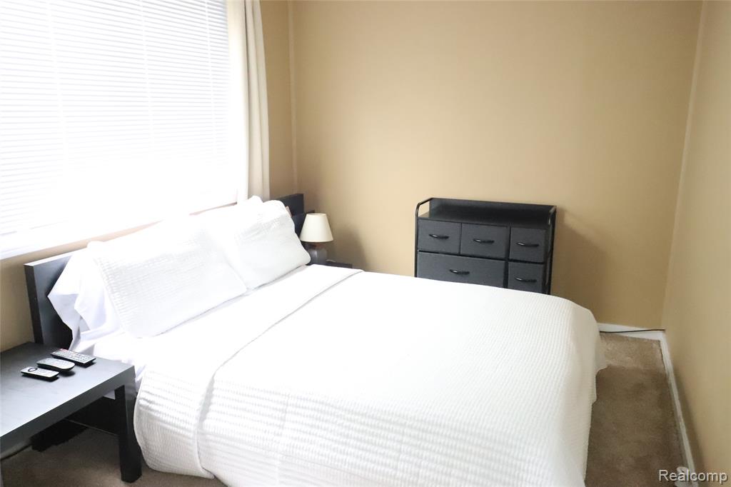 806 Estrada Drive, Belleville, MI 48111 — Photo 10