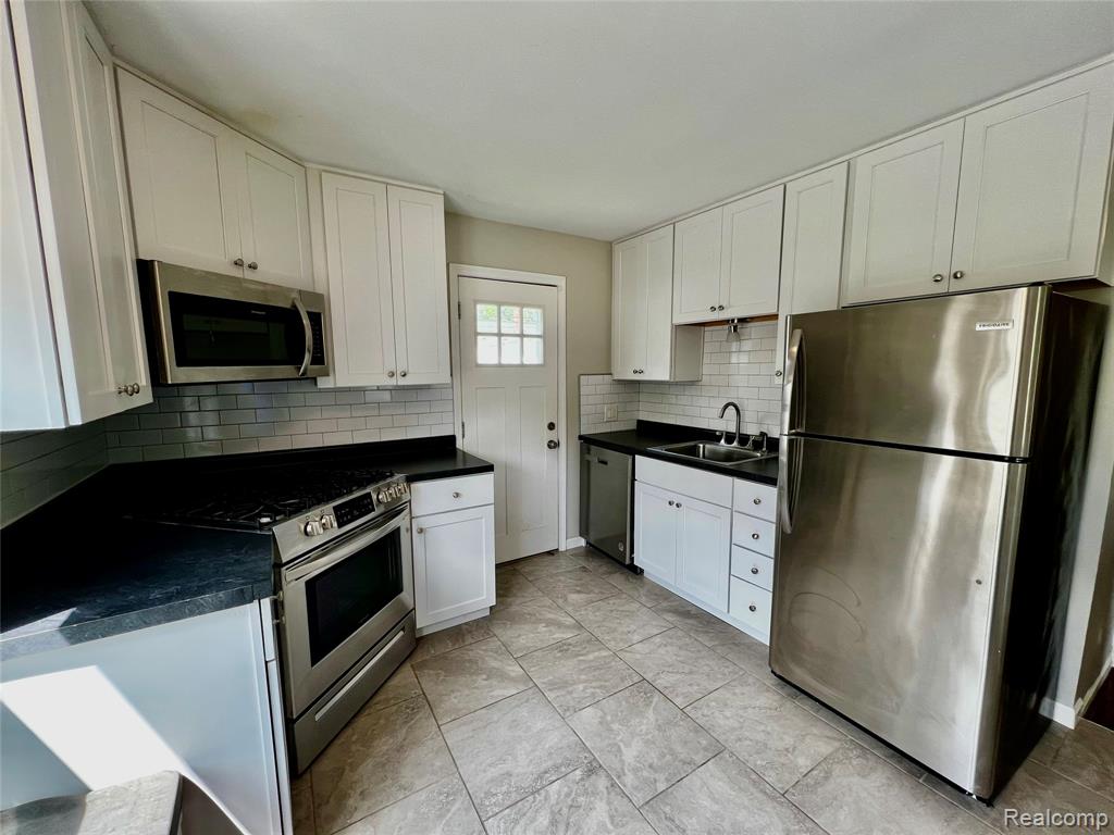 740 W Shevlin Avenue, Hazel Park, MI 48030 — Photo 4