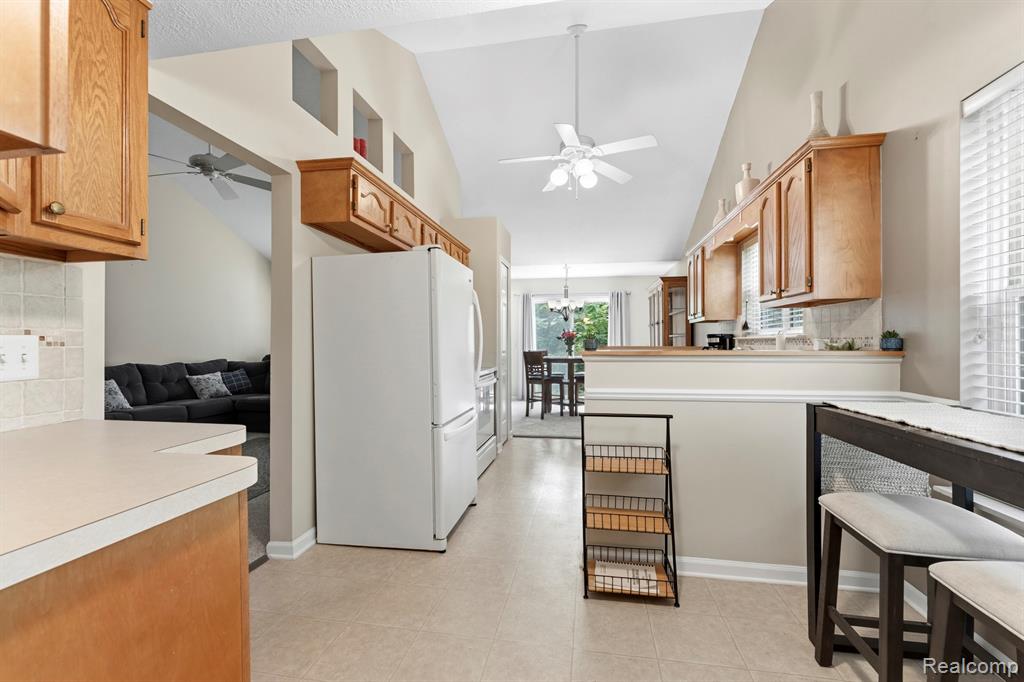 5487 Greenway Drive, 82, Trenton, MI 48183 — Photo 18