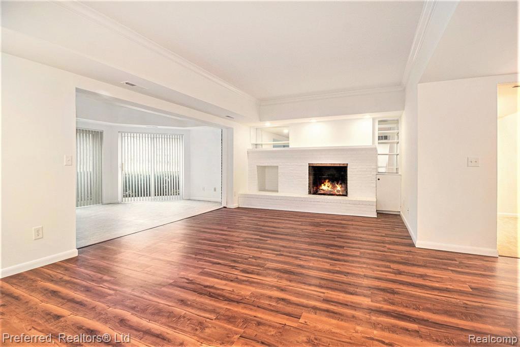 2125 NATURE COVE Court, 101, Ann Arbor, MI 48104 — Photo 2