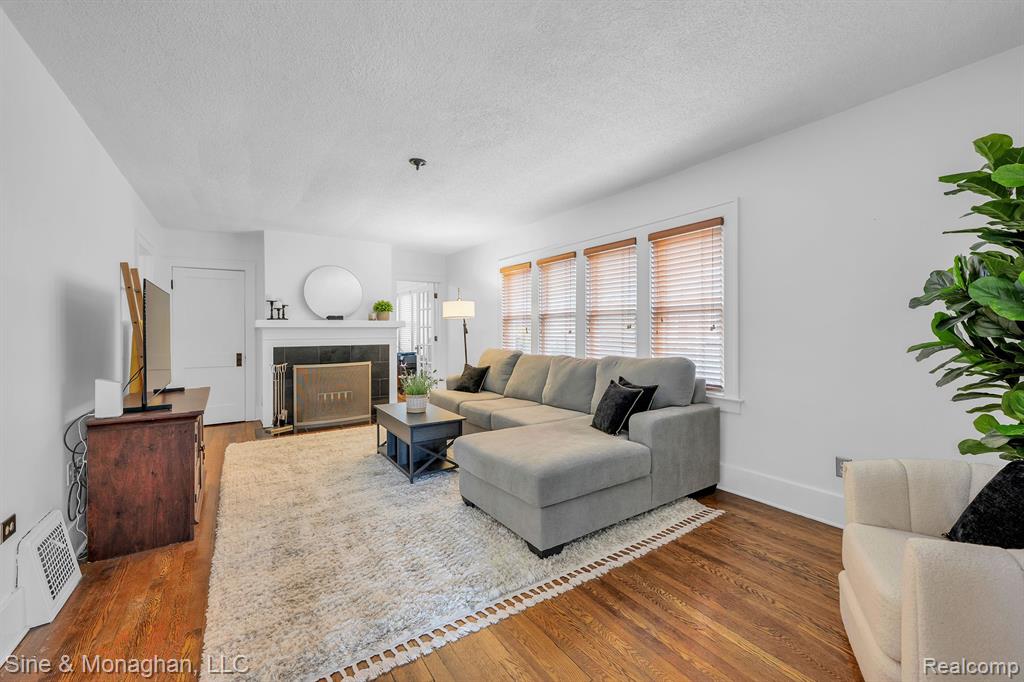424 W Hudson Avenue, Royal Oak, MI 48067 — Photo 11