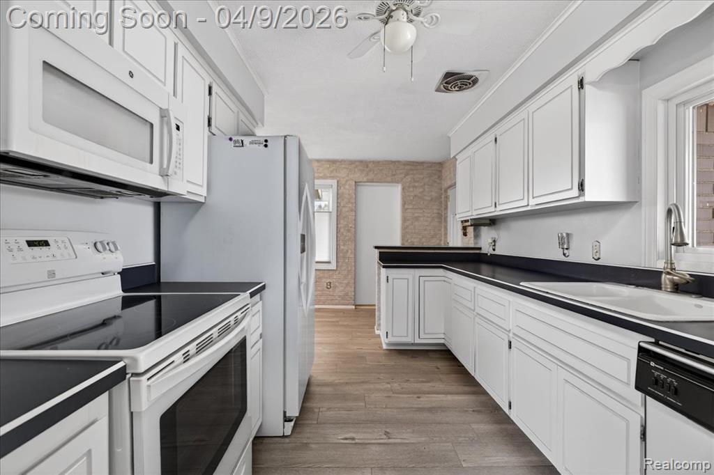 3955 Cambrook Lane, Waterford, MI 48329 — Photo 16