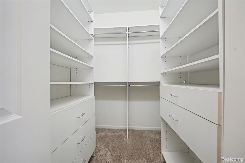 638 W Bluff Court, 31, Rochester Hills, MI 48307 — Photo 16