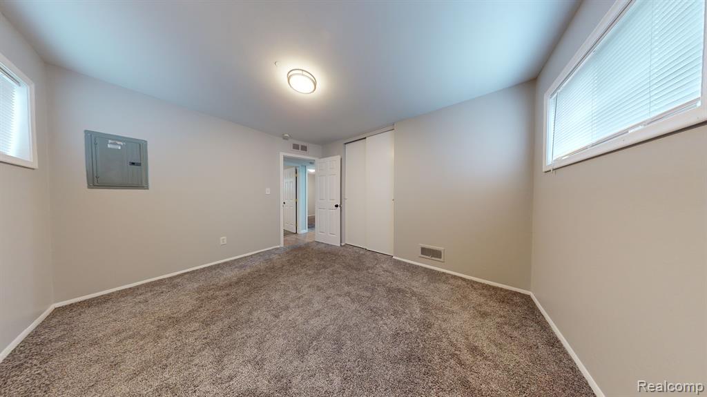 4679 MCKINLEY Street, Dearborn Heights, MI 48125 — Photo 12