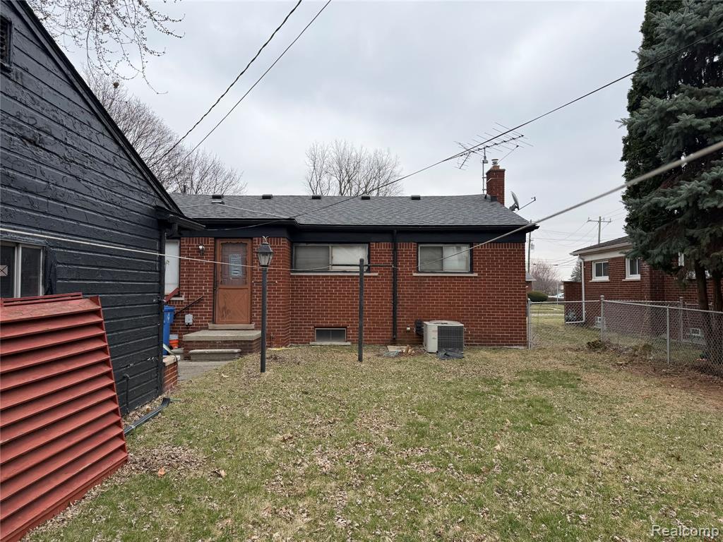 8225 Lochdale Street, Dearborn Heights, MI 48127 — Photo 8