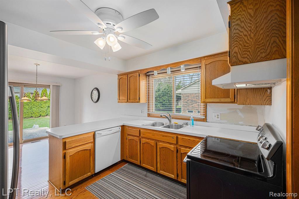 61867 WOODFIELD Way, Washington, MI — Photo 14