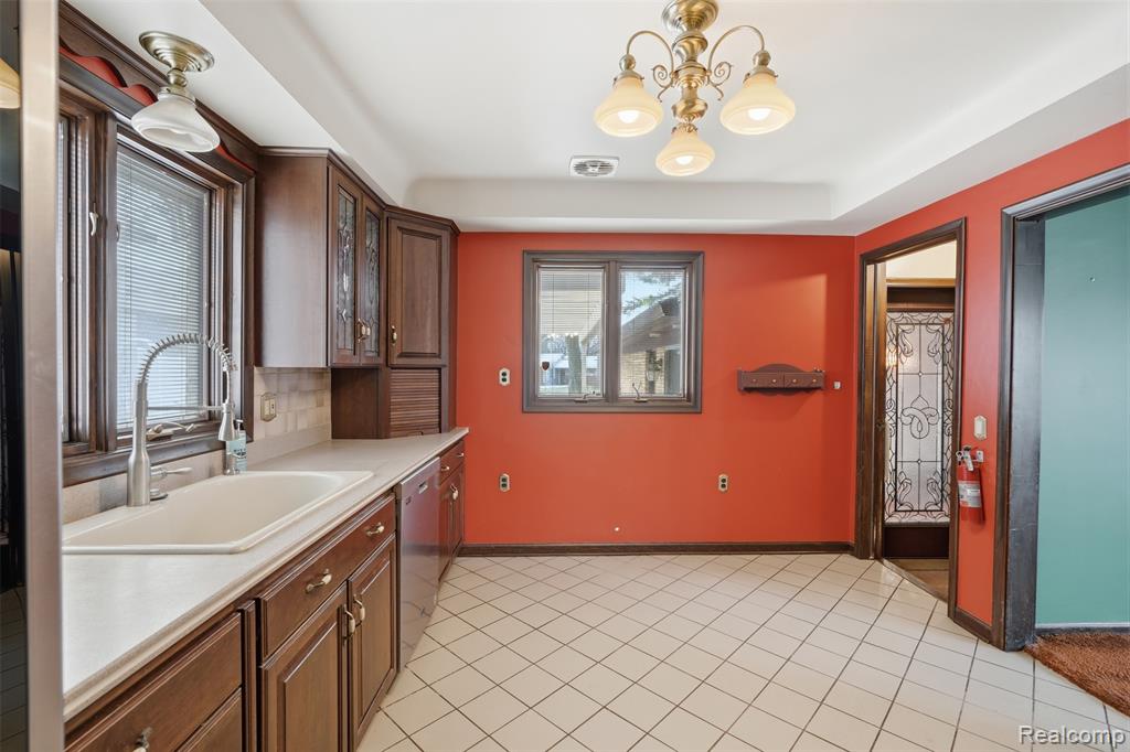 6006 Rosetta Street, Dearborn Heights, MI 48127 — Photo 12