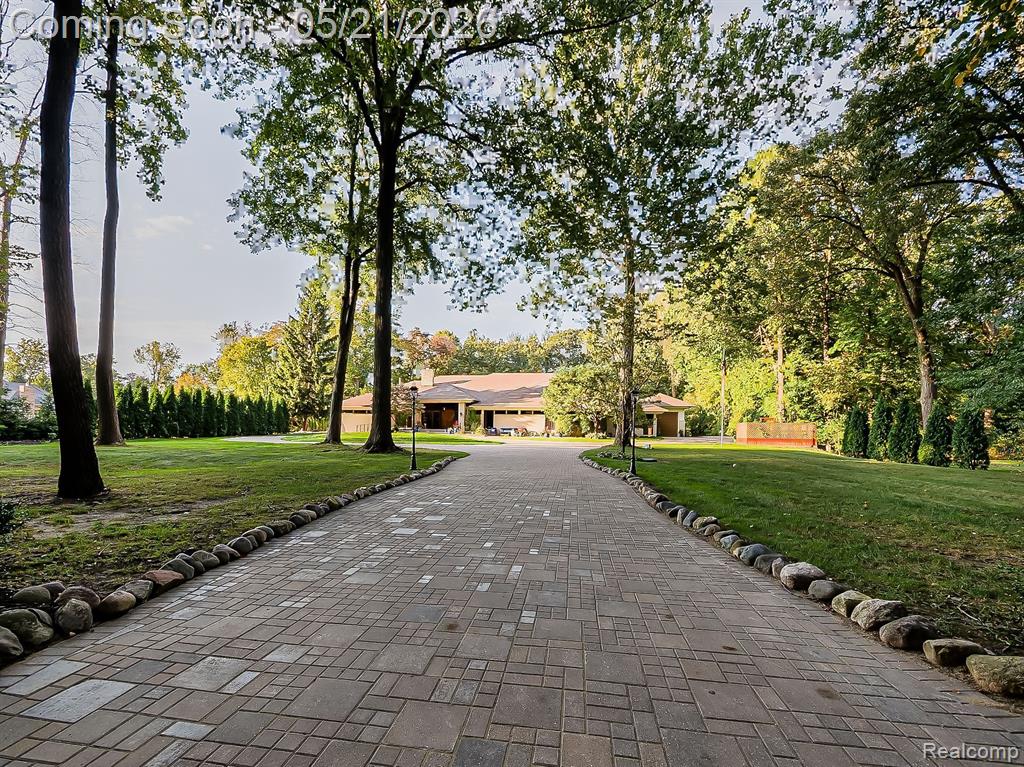 17477 IRIS Circle, Clinton Twp, MI 48036 — Photo 11