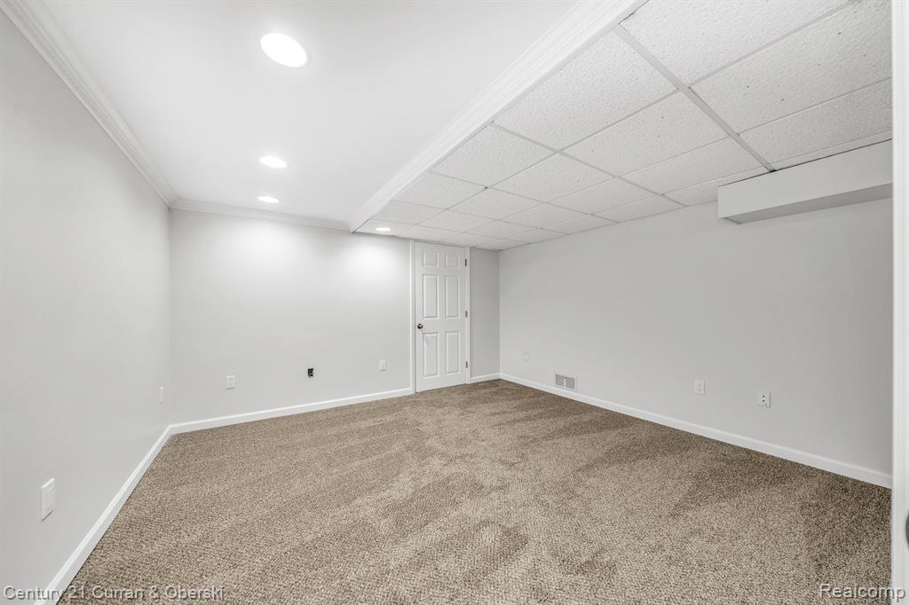 430 S WILLIAMSBURY Road, Bloomfield Hills, MI 48301 — Photo 20