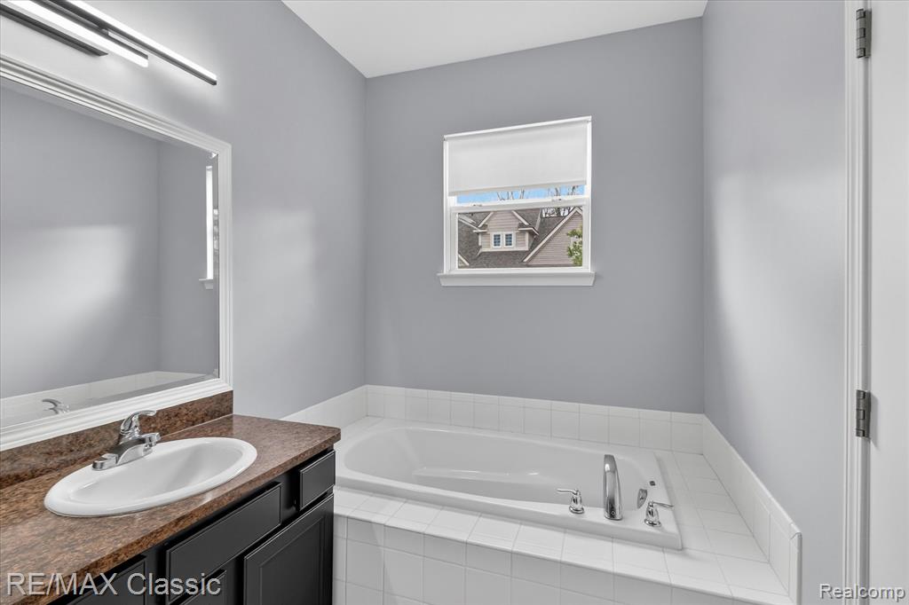 2298 Calibouge, 32, Commerce Twp, MI 48382 — Photo 24