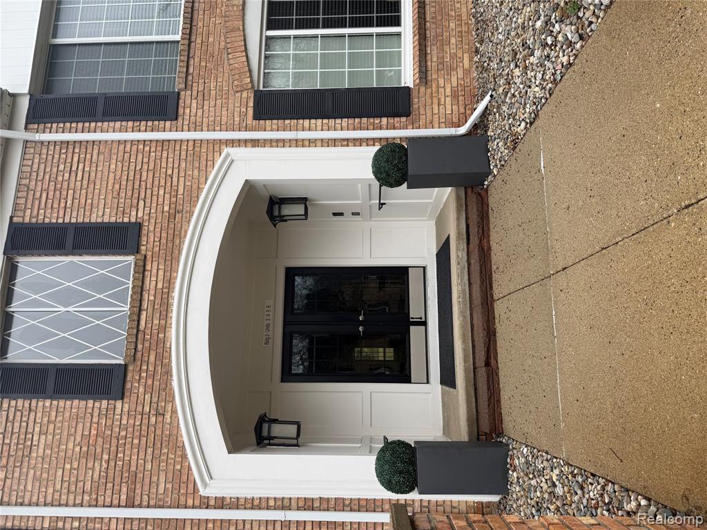 150 E Long Lake Road, Bloomfield Hills, MI 48304 — Photo 2