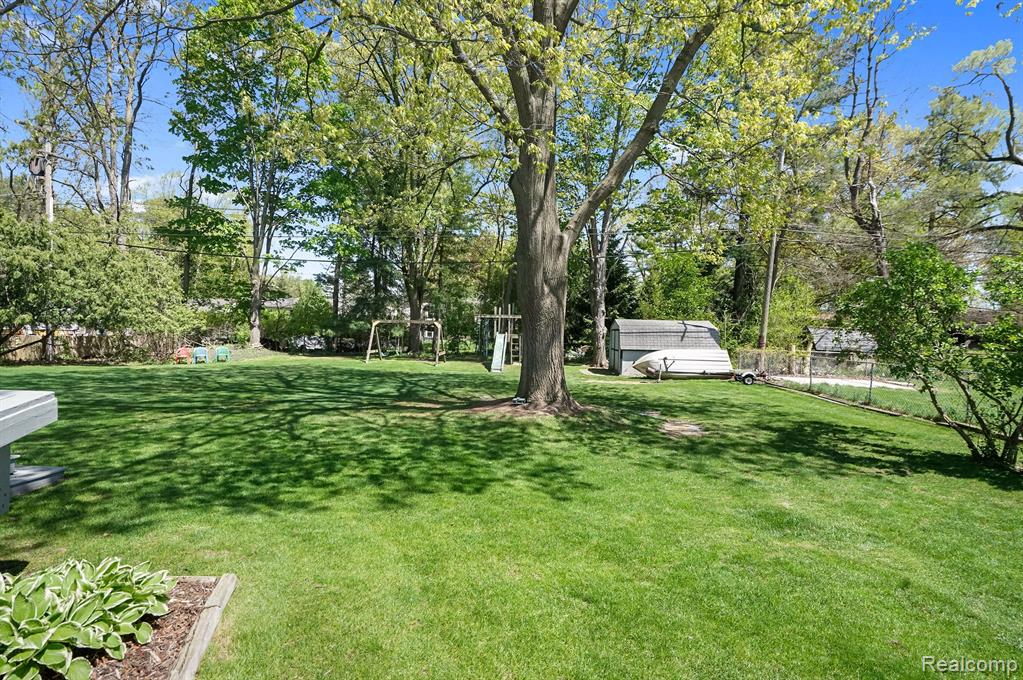 430 CHESTER Court, South Lyon, MI 48178 — Photo 43