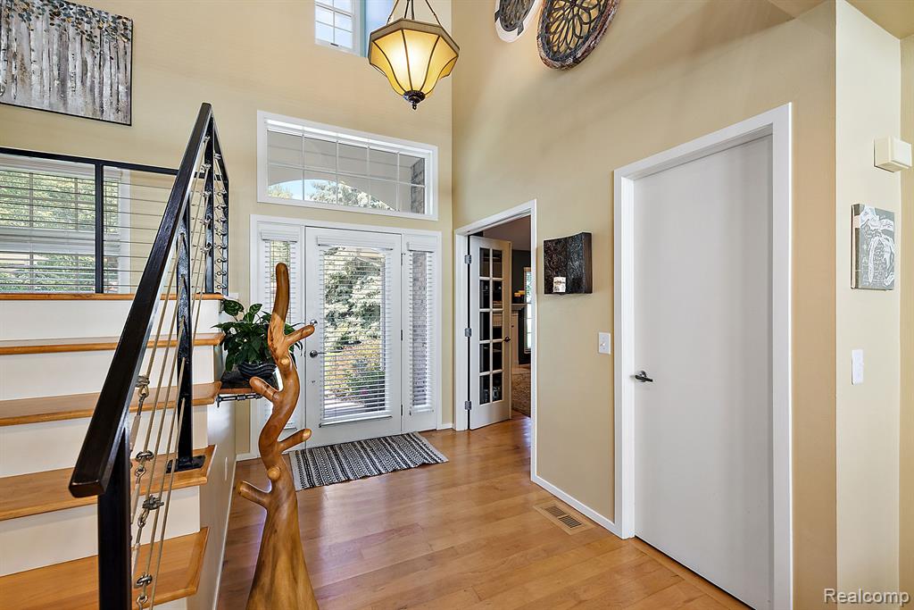 733 LONGFORD Drive, Rochester Hills, MI 48309 — Photo 9