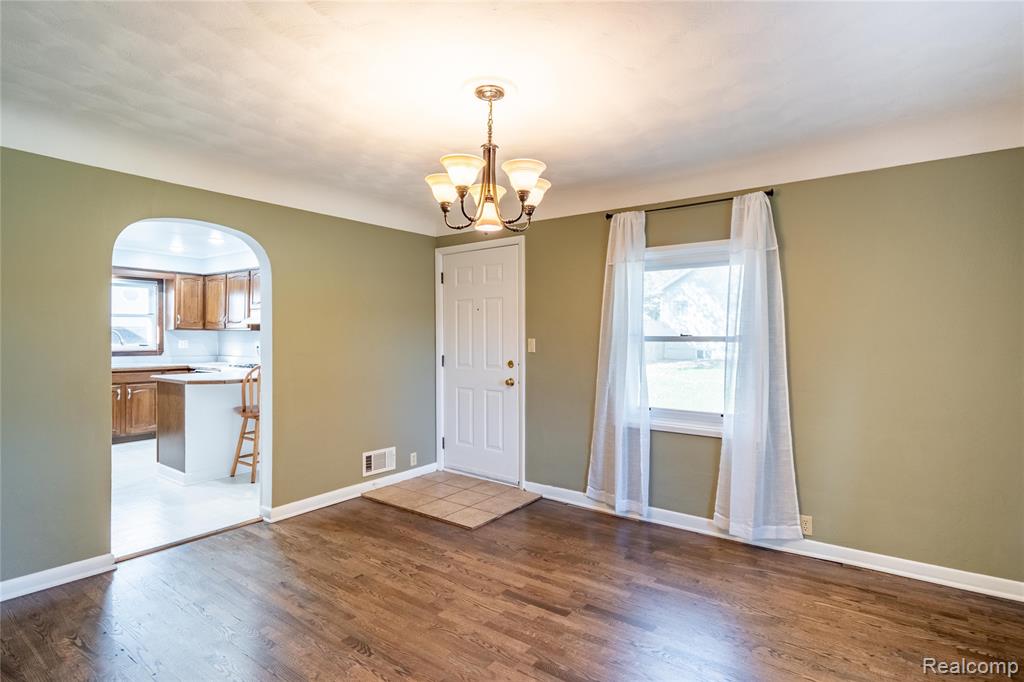 8354 Fenton Road, Grand Blanc, MI 48439 — Photo 16