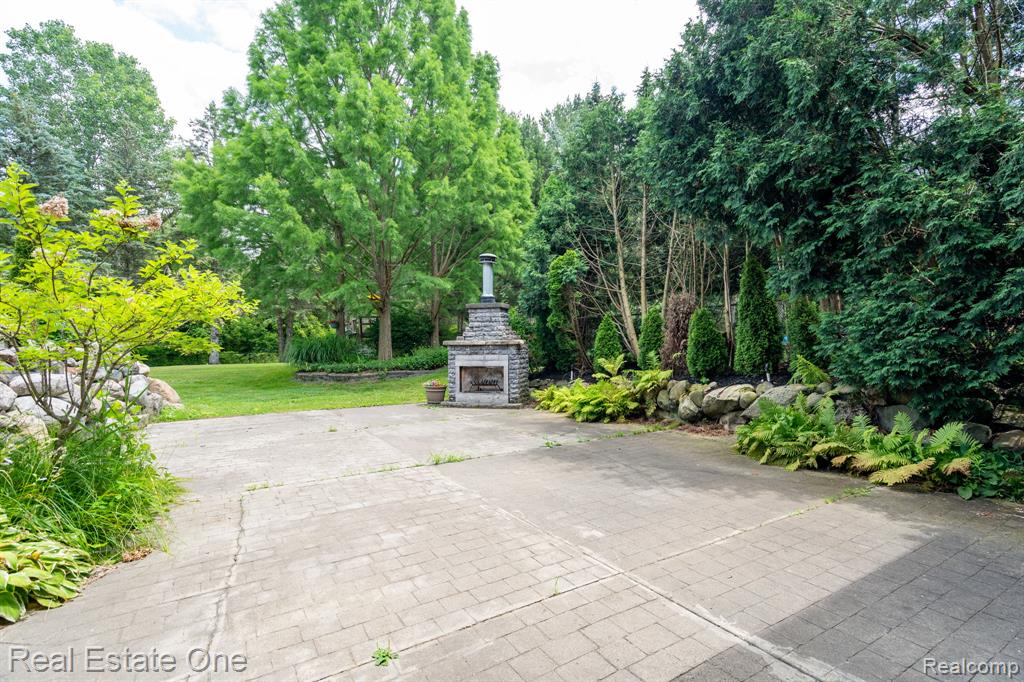 6120 EVANSWOOD Road, Troy, MI, 48085