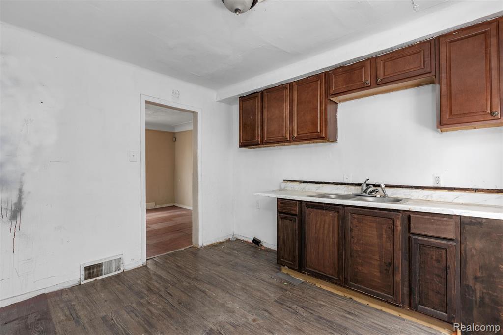 8319 Marlowe Street, Detroit, MI 48228 — Photo 9
