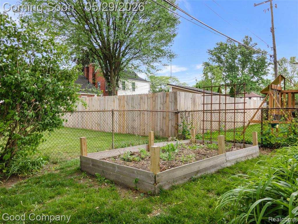 525 Helene Avenue, Royal Oak, MI 48067 — Photo 29
