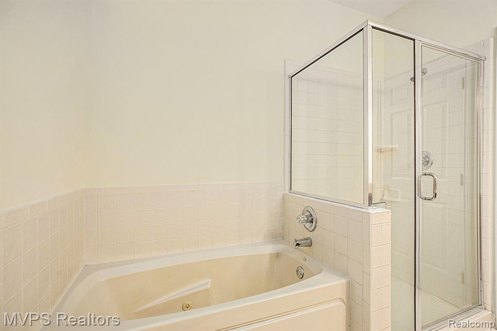 42640 Park Cresent Drive, Sterling Heights, MI 48313 — Photo 14