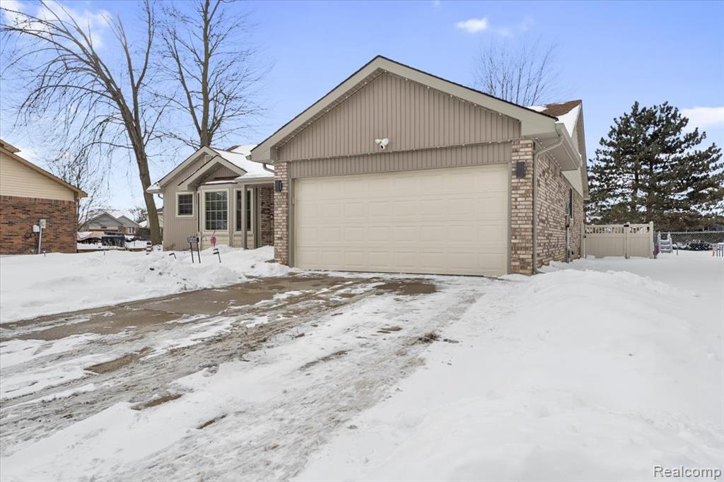 21526 E Chipmunk Trail, Woodhaven, MI 48183 — Photo 2
