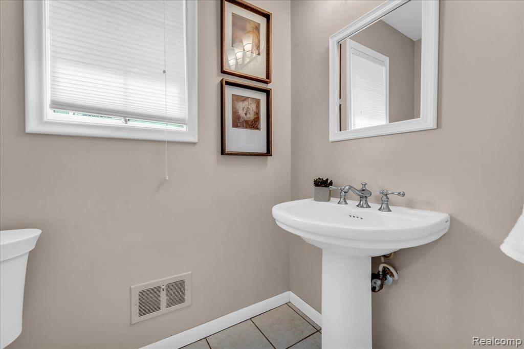 4316 PINE TREE Trail, Bloomfield Hills, MI 48302 — Photo 15
