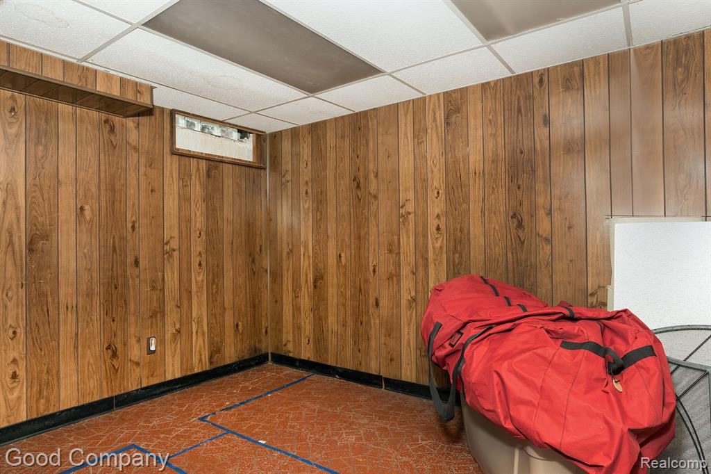 28562 REGENT Court S, Southfield, MI 48076 — Photo 25