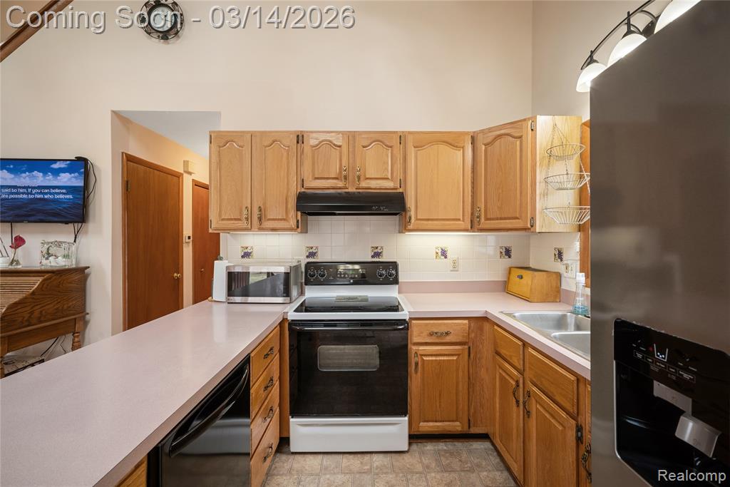 1684 Lombardy, Highland, MI 48356 — Photo 10