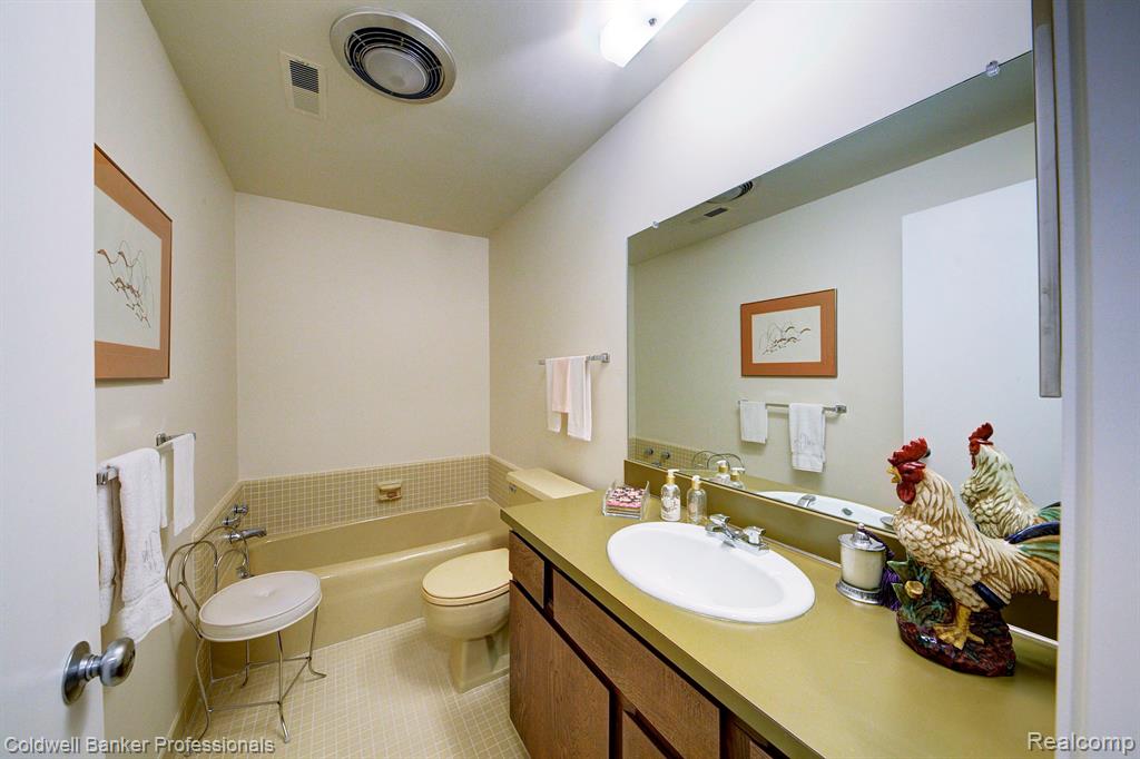 1921 Pine Ridge Lane, Bloomfield Hills, MI 48302 — Photo 53