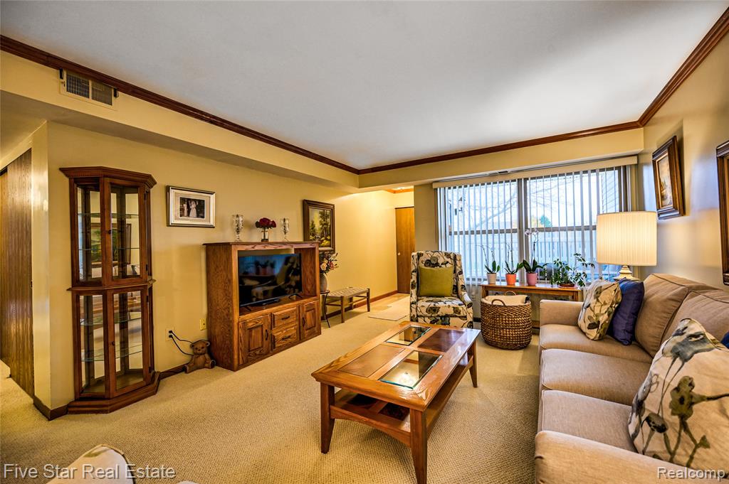 61051 Greenwood Drive, South Lyon, MI 48178 — Photo 10
