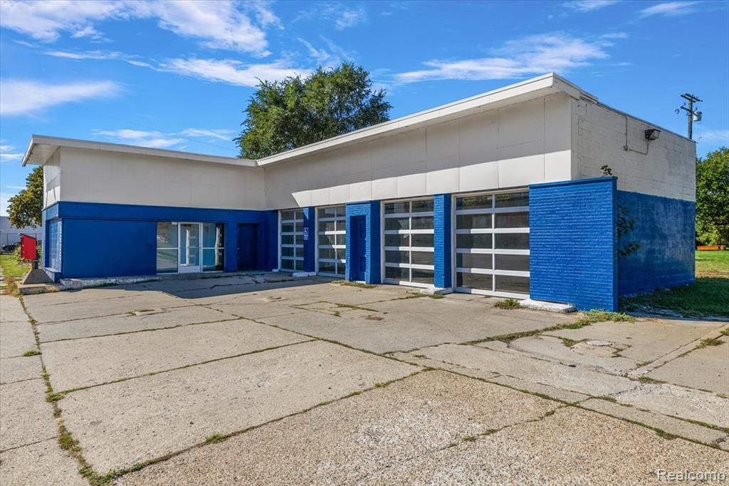 8635 Mack Avenue, Detroit, MI 48214
