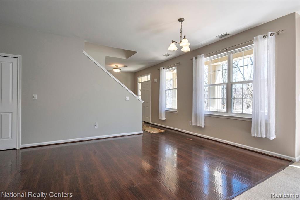 693 ABBINGTON Court, Howell, MI 48843 — Photo 3