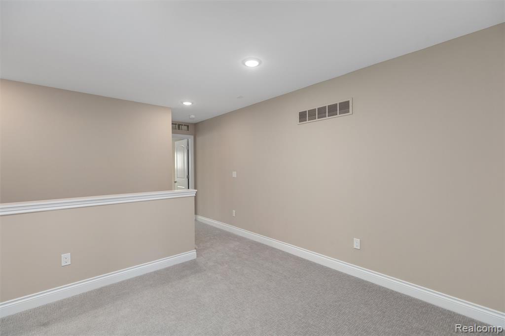 811 Balmoral Ln, Troy, MI 48085 — Photo 16