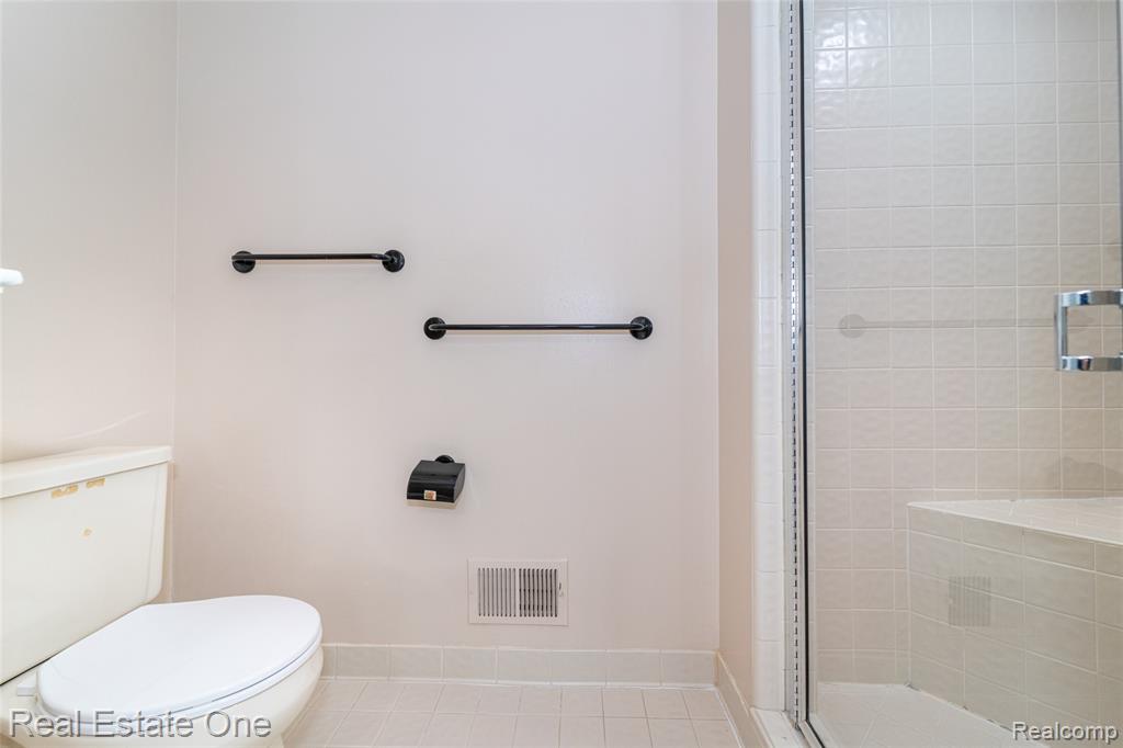 6250 Potomac Circle, West Bloomfield, MI — Photo 28