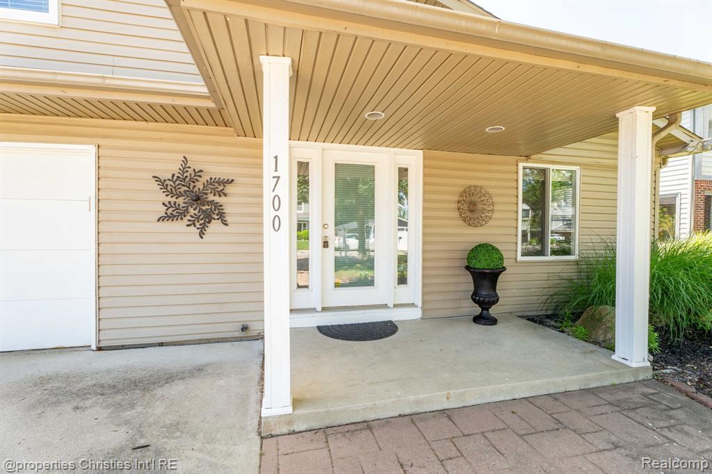 1700 MADDY Lane, Keego Harbor, MI 48320 — Photo 3