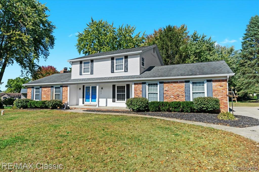 4815 Ravinewood Drive, Commerce Twp, MI 48382 — front exterior