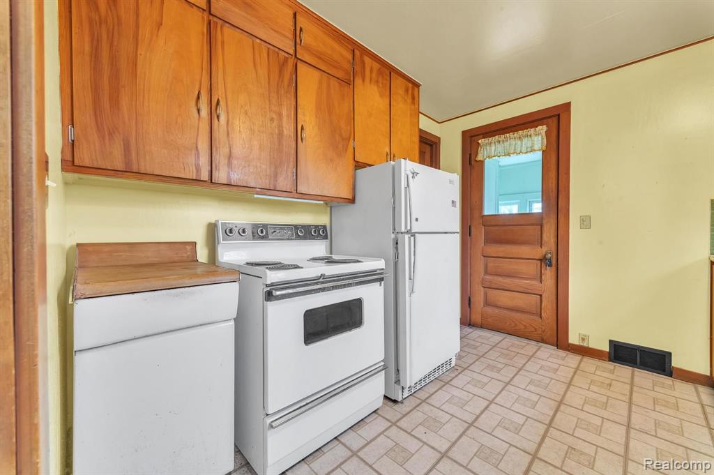 310 WOOD Street, Stockbridge, MI 49285 — Photo 41