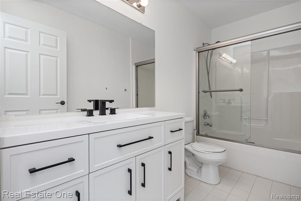 7382 Gateway Drive, West Bloomfield, MI — Photo 33