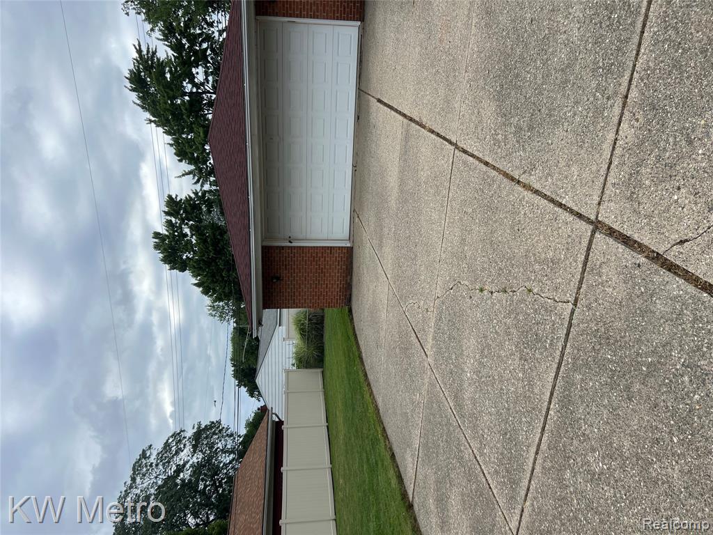 8251 Darlene Street, Warren, MI 48093 — Photo 5