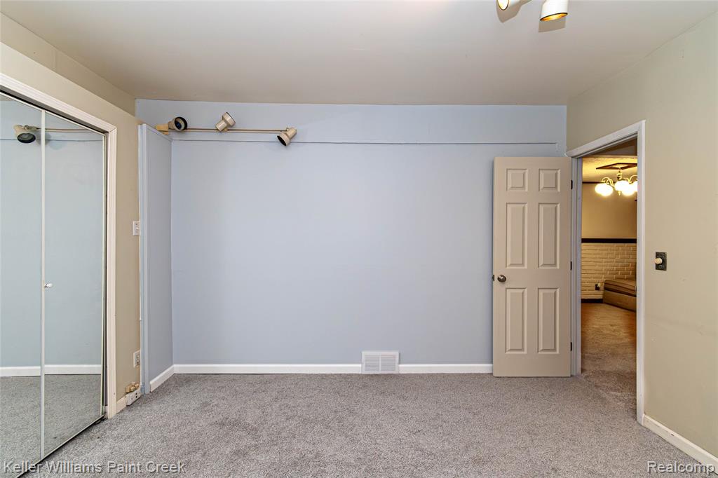 6903 Dandison Boulevard, West Bloomfield, MI 48324 — Photo 33