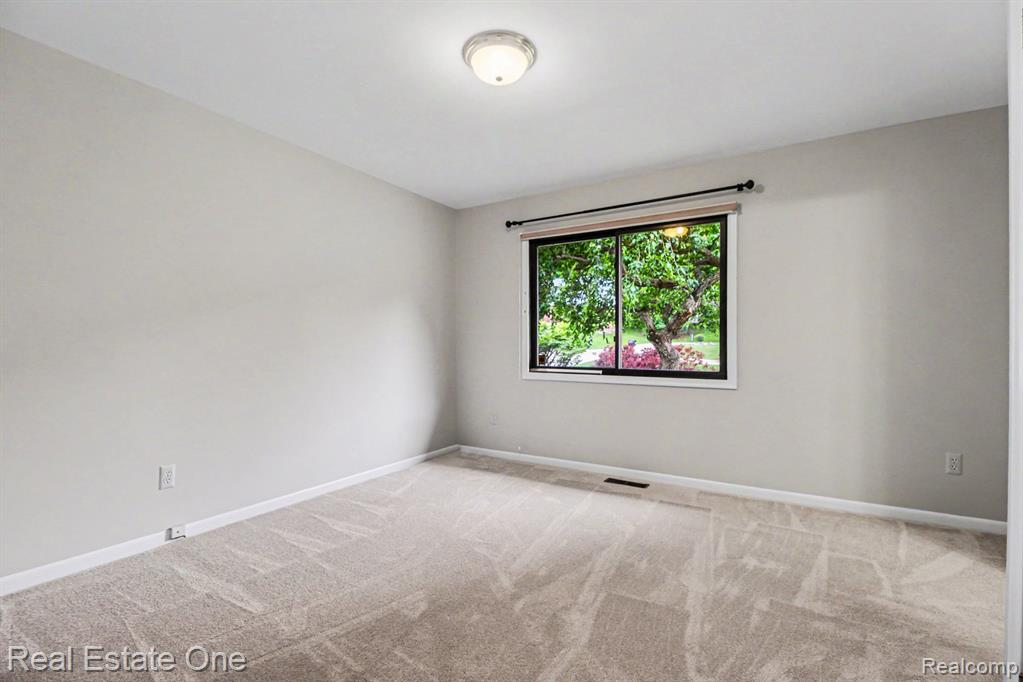 4757 Hardwoods Drive, West Bloomfield, MI 48323 — Photo 40