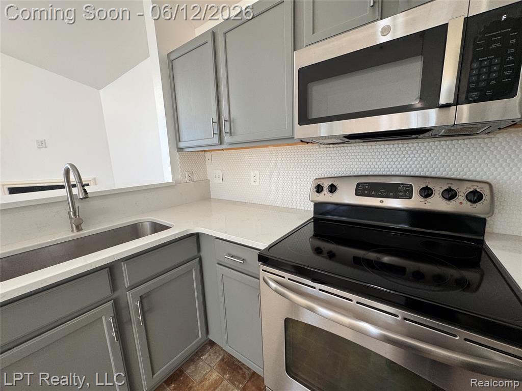 623 Worthington Drive, Lansing, MI 48906 — Photo 7