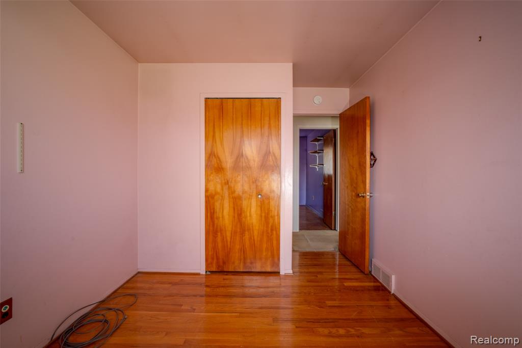 29889 Brown Court, Garden City, MI — Photo 21