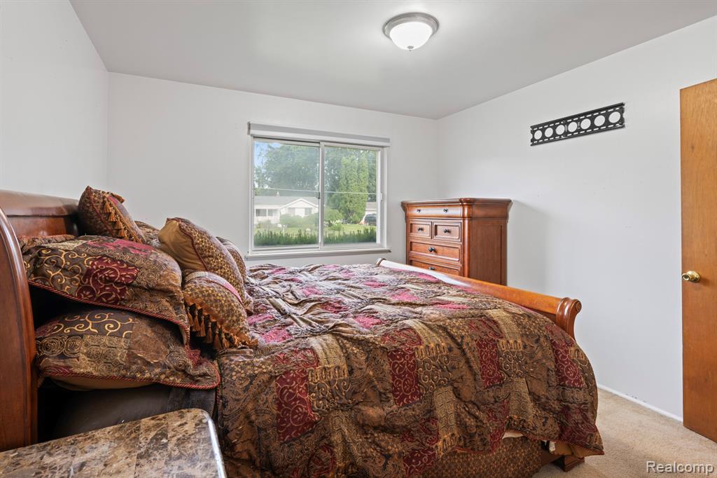4436 Carmanwood Drive, Flint, MI 48507 — Photo 15