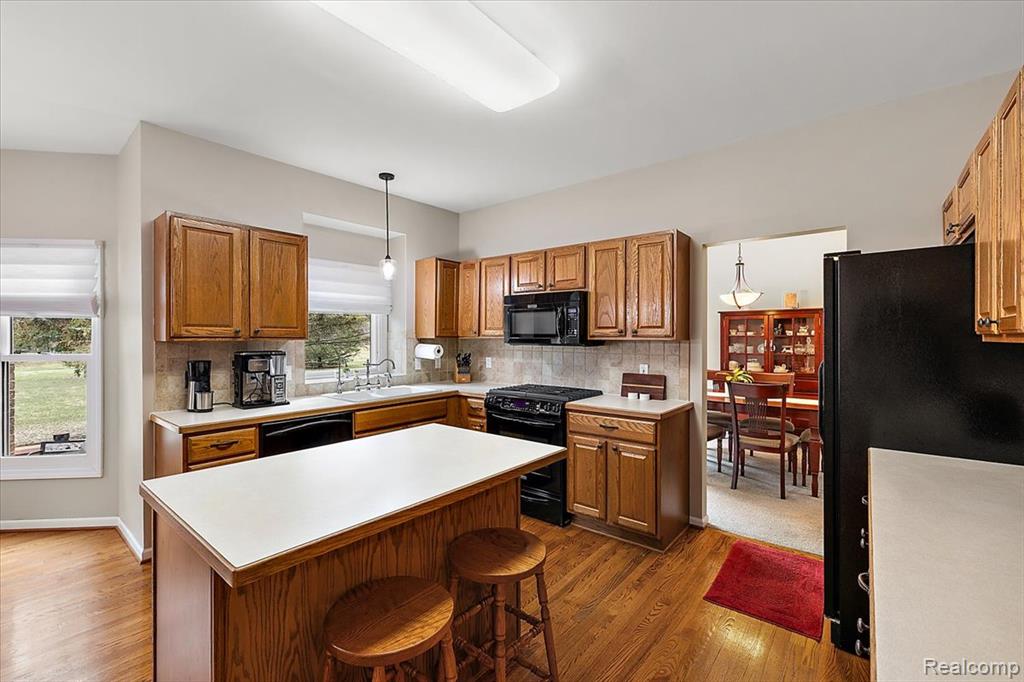 8446 S Shore Drive, Clarkston, MI 48348 — Photo 11