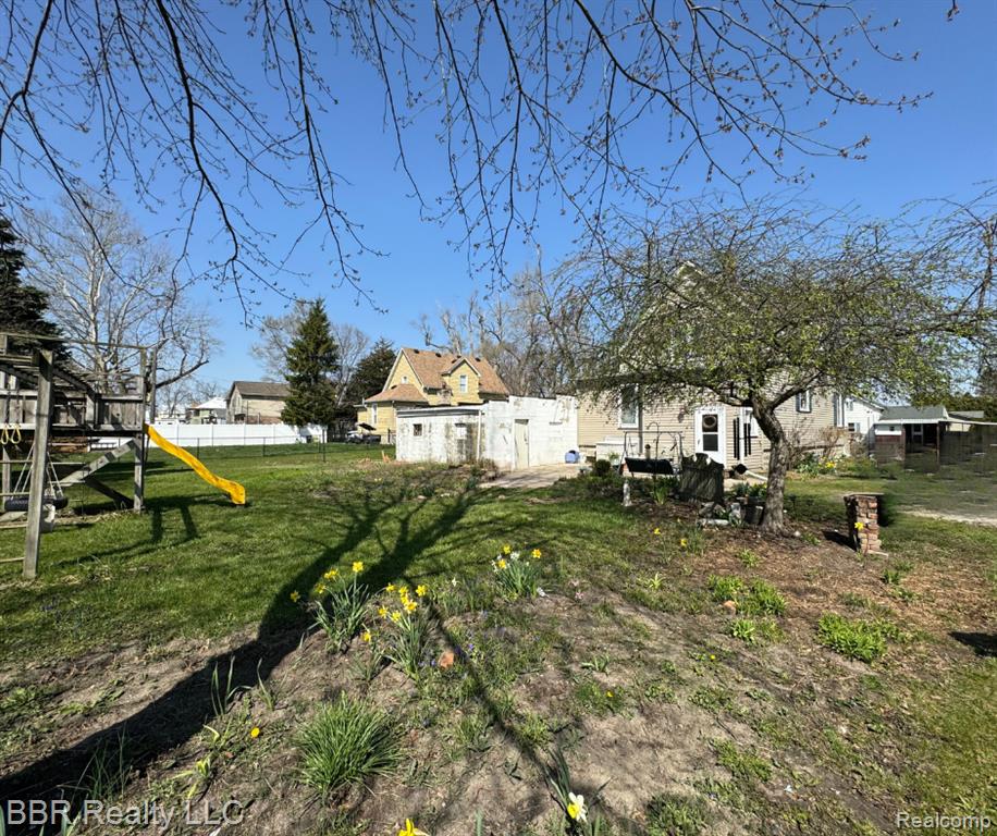 611 MONROE Street, Carleton, MI 48117 — Photo 5