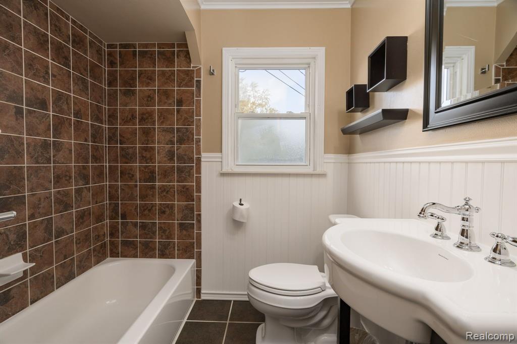 569 Chippewa Street, Mount Clemens, MI 48043 — Photo 13