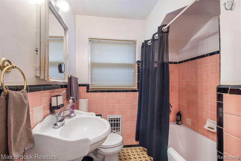 7626 W 7 MILE Road, Detroit, MI 48221 — Photo 16