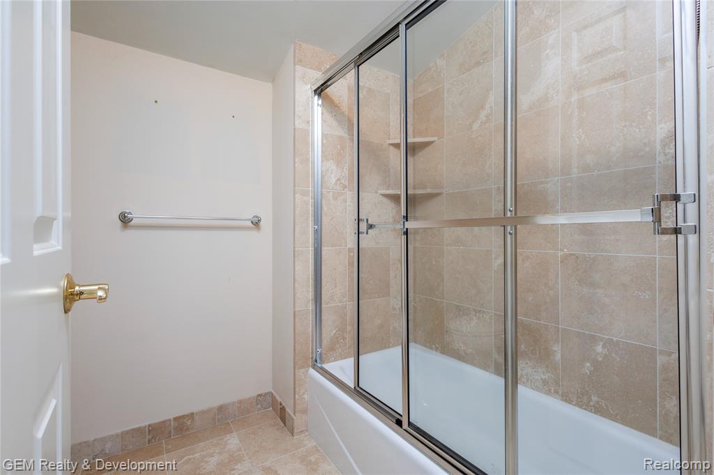 9054 Green Hickory Lane, Fenton, MI 48430 — Photo 37