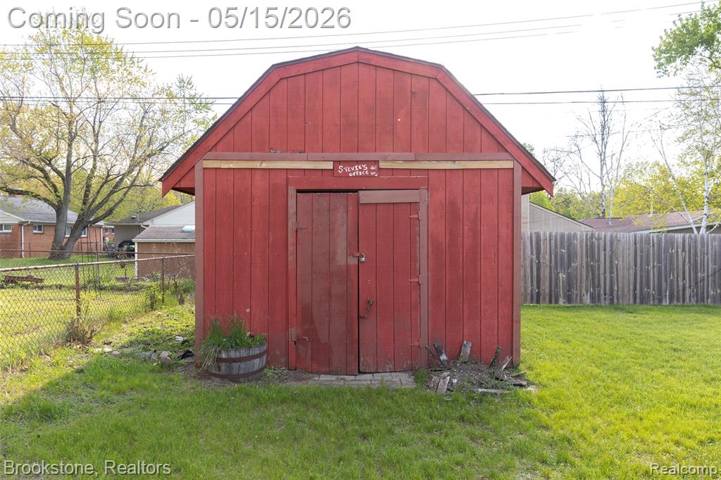 250 NOBLE, Milford, MI 48381 — Photo 5