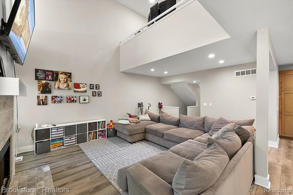 525 Oxford Court, Rochester Hills, MI 48307 — Photo 15